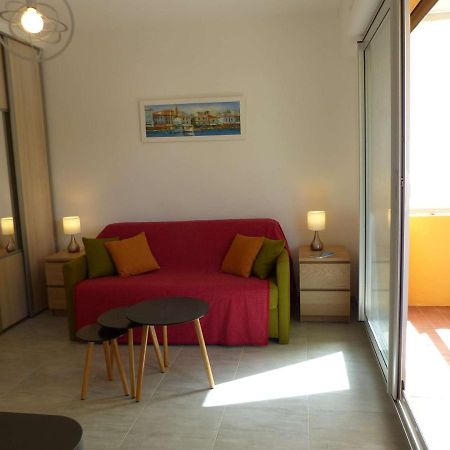 Charmant Studio Climatise Avec Balcon A 50M De La Plage - Le Lavandou Centre-Ville - Fr-1-308-110 Exteriör bild