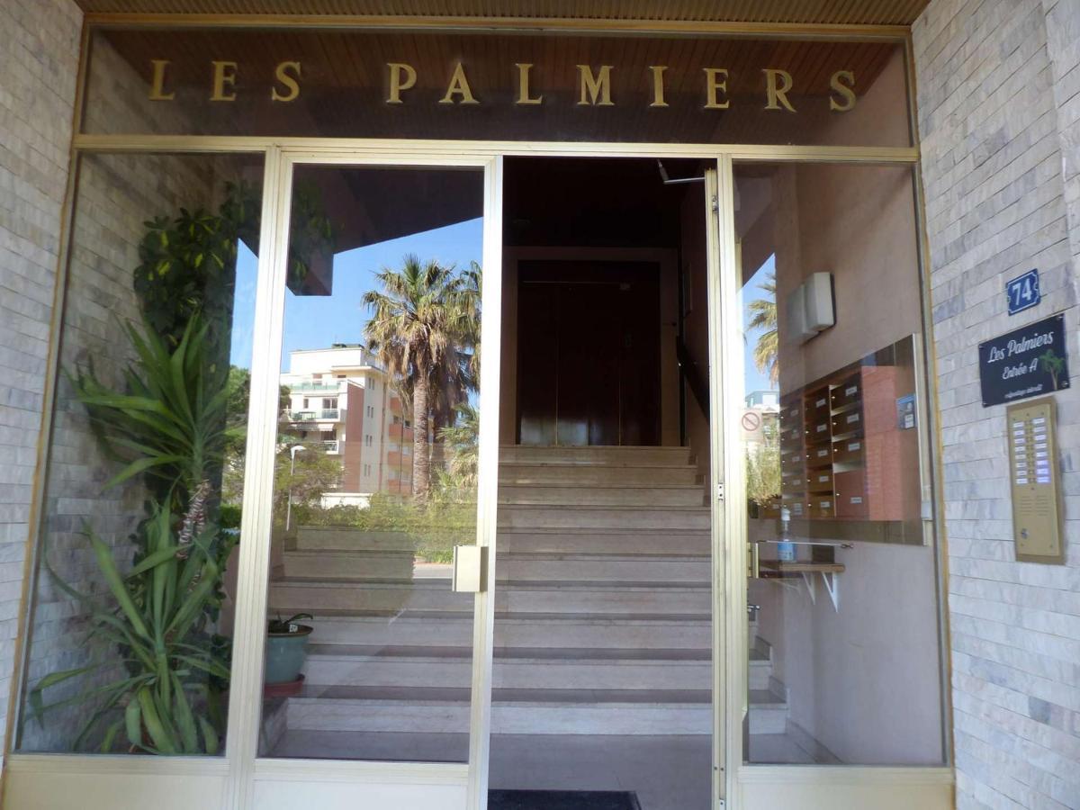 Charmant Studio Climatise Avec Balcon A 50M De La Plage - Le Lavandou Centre-Ville - Fr-1-308-110 Exteriör bild